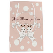 パステルピンクオフホワイトリボンと可愛いツインバニー ミディアムペーパーバッグ (正面)