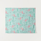 パステルピンクフラミンゴスグリーンパターン タペストリー (正面(横))