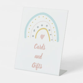 パステルピンクブルーレインボーカードとギフト誕生日 台座サイン