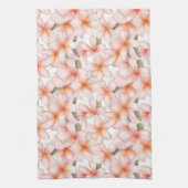 パステルピンクプルメリアフランジパニパターン（の模様が）あるフローラ キッチンタオル (縦)