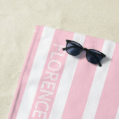 パステルピンクホワイトカバストライプナ – パーソナライズされた ビーチタオル (インサイチュ)
