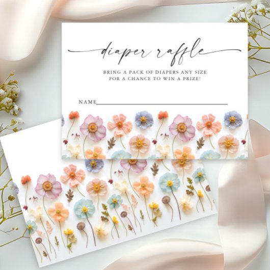 パステルピンクワイルドフラワーベビーシャワーおむつラッフル エンクロージャーカード