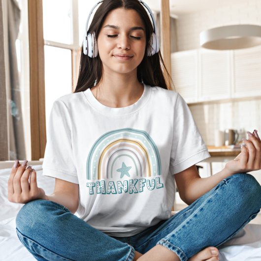 パステルフェミニンレインボースタータイポグラフィサンクフル Tシャツ