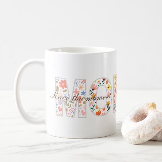パステルフラワーママの引用デザイン コーヒーマグカップ (ドーナツ)