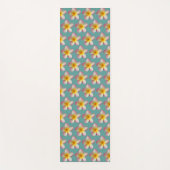 パステルフランギパニプルメリアフラワーズオンティール（緑がかった色） ヨガマット (正面)