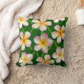 パステルフランギパニプルメリア花オン緑葉の クッション (ブランケット)
