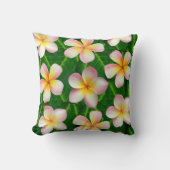 パステルフランギパニプルメリア花オン緑葉の クッション (正面)
