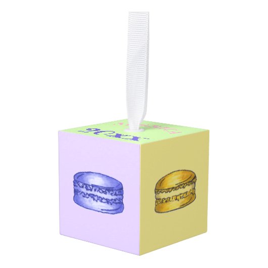 パステルフランスのベーカリーマカロンクッキーペストリー キューブオーナメント (正面アングル)