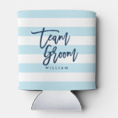 パステルブルーとホワイトストライプチームグルーム 缶クーラー (裏面)