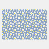 パステルブルーと黄色の白いデイジー花模様 ラッピングペーパーシート (正面2)