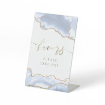 パステルブルーのアゲイトがペデスタルを支持するサイン