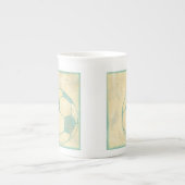 パステルブルーサッカーボールバイチャリティリアザリス ボーンチャイナマグカップ (正面)