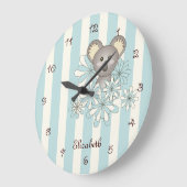 パステルブルーストライプのキュートなコアラのベビー / キッズルーム ラージ壁時計 (傾斜)