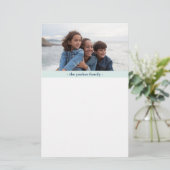 パステルブルーファミリーパーソナライズされたフォト 便箋 (スタンド正面)