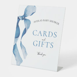 パステルブルーボウベビーシャワーカードとギフト 台座サイン