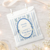 パステルブルーヴィンテージストライプのガーデンベビーシャワー フェイバーバッグ (クリップ留めされた状態)