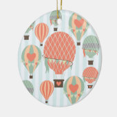 パステルホットエアバルーンが青いに浮きストライプ上 セラミックオーナメント (左)