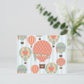 パステルホットエアバルーンが青いに浮きストライプ上 ポストカード (スタンド正面)
