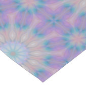 パステルマザーオブパールパターンネームモノグラム | ミディアムテーブルランナー (コーナー)