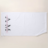 パステルミニマルピンクイニシャル&ネームパーソナライズされた ビーチタオル (正面)