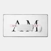 パステルミニマルピンクイニシャル&パーソナライズされた デスクマット (キーボード&マウス)