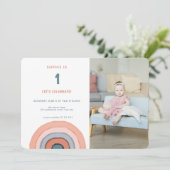 パステルモダンウォーターカラーレインボーフォト誕生日イン 招待状 (スタンド正面)