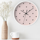 パステルモダンピンクとブラックのハートパターン ラウンド壁時計
