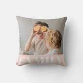 パステルモダンピンクファミリーフォトギフト クッション (正面)
