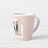 パステルモダンピンクフレーム |個人用の犬の写真 カフェラテマグ (右アングル)