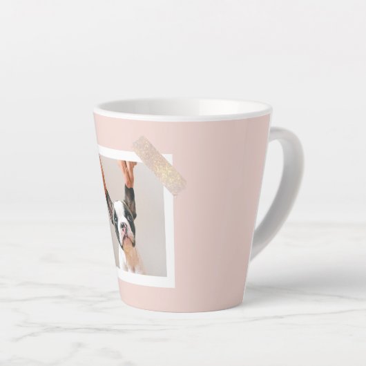 パステルモダンピンクフレーム |個人用の犬の写真 カフェラテマグ (右アングル)