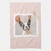 パステルモダンピンクフレーム |個人用の犬の写真 キッチンタオル (縦)