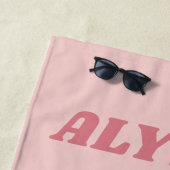 パステルモダンピンクレトロマッシュルームとフローラ ビーチタオル (インサイチュ)