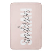パステルモダンピンク美しいユーパーソナライズされたネーム バスマット (正面縦)