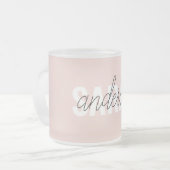 パステルモダンピンク美しいユーパーソナライズされたネーム フロストグラスマグカップ (正面左)