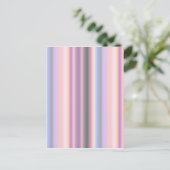 パステルレインボストリップ – パターン ポストカード (スタンド正面)