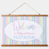 パステルレインボーストライプのカラー歓迎キッズプレイルーム 吊り下げ型タペストリー (正面)