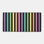 パステルレインボー色とブラックのストライプパターン デスクマット (正面)