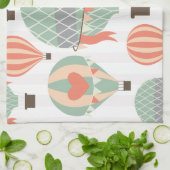 パステル熱気球がピンク色の空に浮きストライプの上がる キッチンタオル (折り畳み)