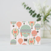 パステル熱気球がピンク色の空に浮きストライプの上がる ポストカード (スタンド正面)