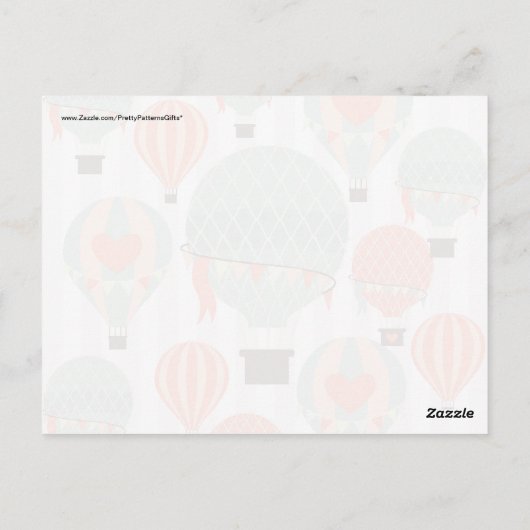 パステル熱気球がピンク色の空に浮きストライプの上がる ポストカード (裏面)