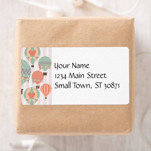 パステル熱気球がピンク色の空に浮きストライプの上がる ラベル (インサイチュ)