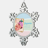 パステル生まれたばかりの男の赤ちゃんフォト誕生レコードStat スノーフレークピューターオーナメント (右)