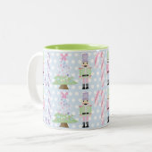 パステル調のくるみ割りの続きの茶コーヒー・マグ ツートーンマグカップ (正面左)