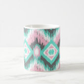 パステル調のイカットのマグ コーヒーマグカップ (中央)