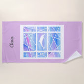 パステル調のカスタマイズ可能な名前のイルカ ビーチタオル (正面)