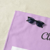 パステル調のカスタマイズ可能な名前のイルカ ビーチタオル (インサイチュ)