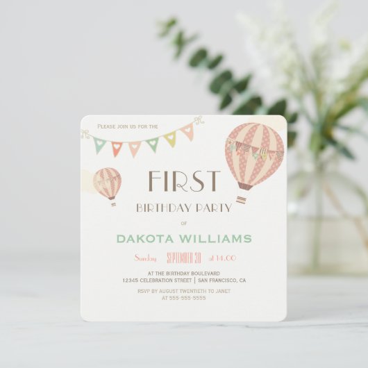 パステル調の旗布及び熱気の気球|の最初誕生日 招待状 (スタンド正面)