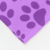 パステル調の紫色犬の足のプリント フリースブランケット (角)