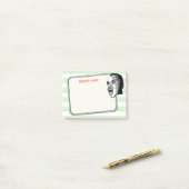 パステル調の緑のストライプで叫んでいる人色 ポストイット (デスク上)