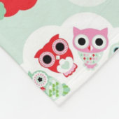 パステル調の花のフクロウの背景パターン フリースブランケット (角)